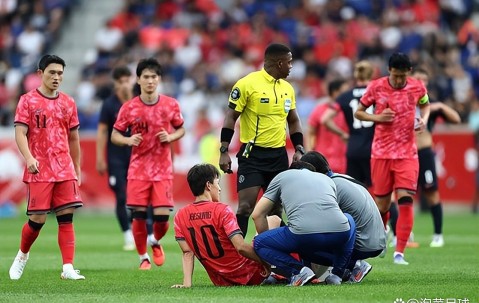 足总杯赛后再迎强敌，纽约尼克斯篮板制胜，主帅态度——引发热议，年轻球员得到机会的简单介绍-开云体育app