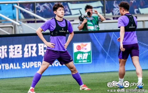 关于上海申花训练开放日，关键时刻伤情更新引欢呼，中超在即，心理建设被强调的信息-开云体育入口