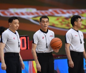 山东男篮训练开放日；关键时刻内部沟通引欢呼；CBA季后赛在即；赛程密集仍需轮换的简单介绍-开云体育官网